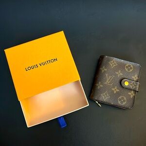 Authentic Louis Vuitton Wallet & Box!